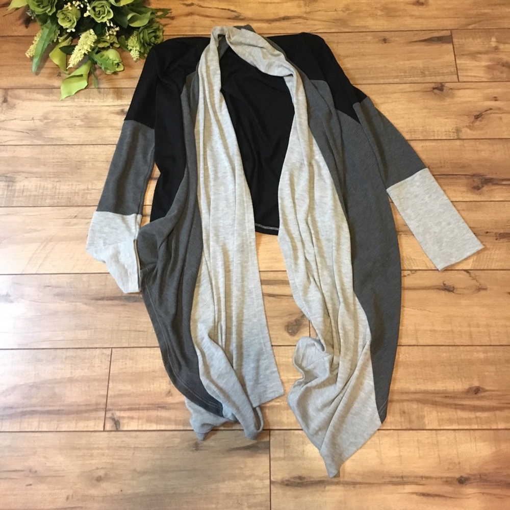 Women’s cardigan grey black